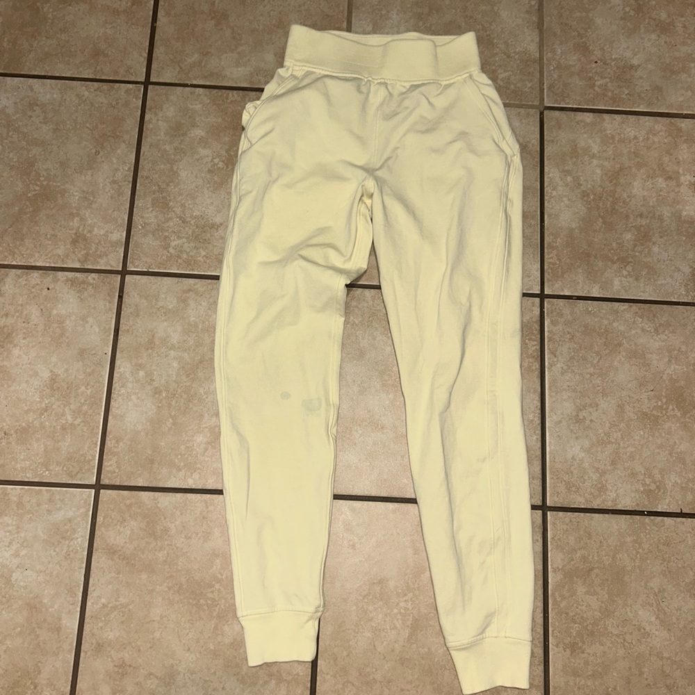 Lululemon LA Warm Down High Rise Jogger size 2/4 LMCH Lemon Chiffon Yellow